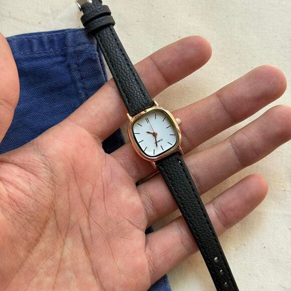 y2k style cute black leather quartz luxury classy watch - Picture 3 of 7